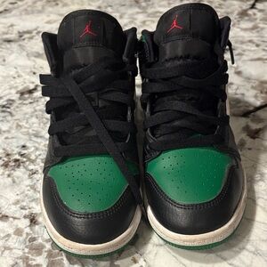 Nike Kids Black and Green Sneakers with Red Accents